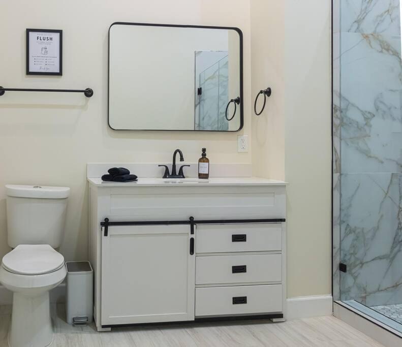 Hideaway With King Bed, Games, Prime Location Сasa de vacaciones Houston