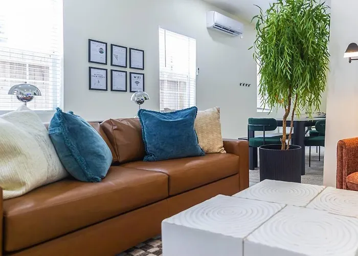 Houston Hideaway With King Bed, Games, Prime Location