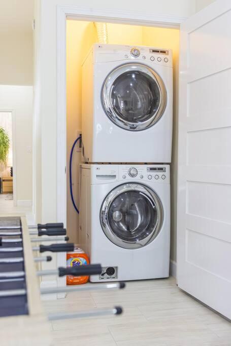 Hébergement de vacances Hideaway With King Bed, Games, Prime Location