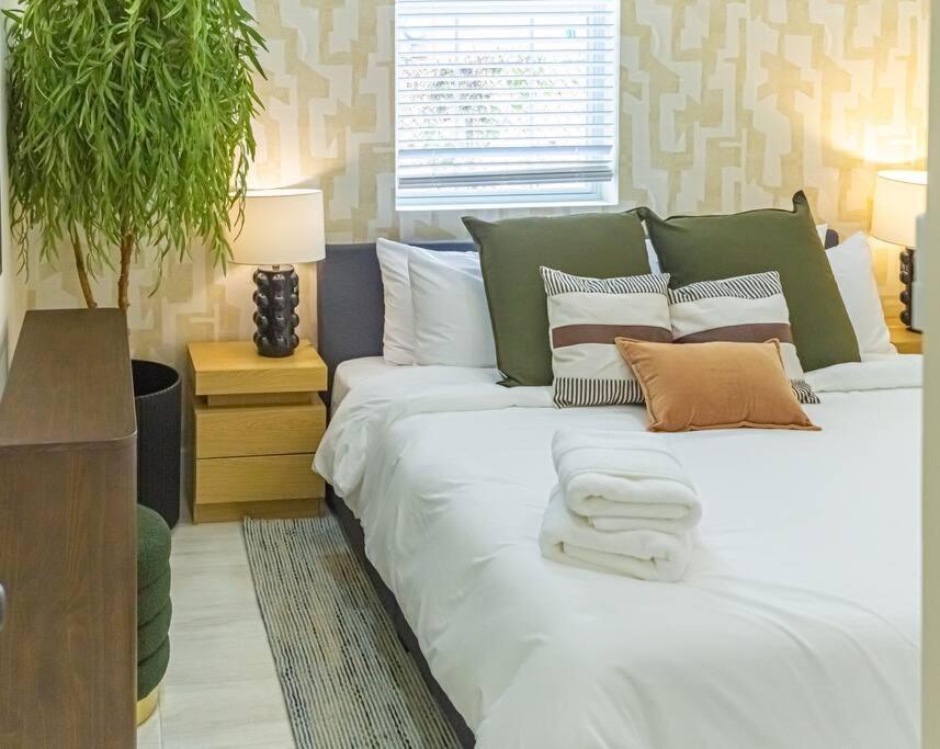 Hideaway With King Bed, Games, Prime Location Hébergement de vacances