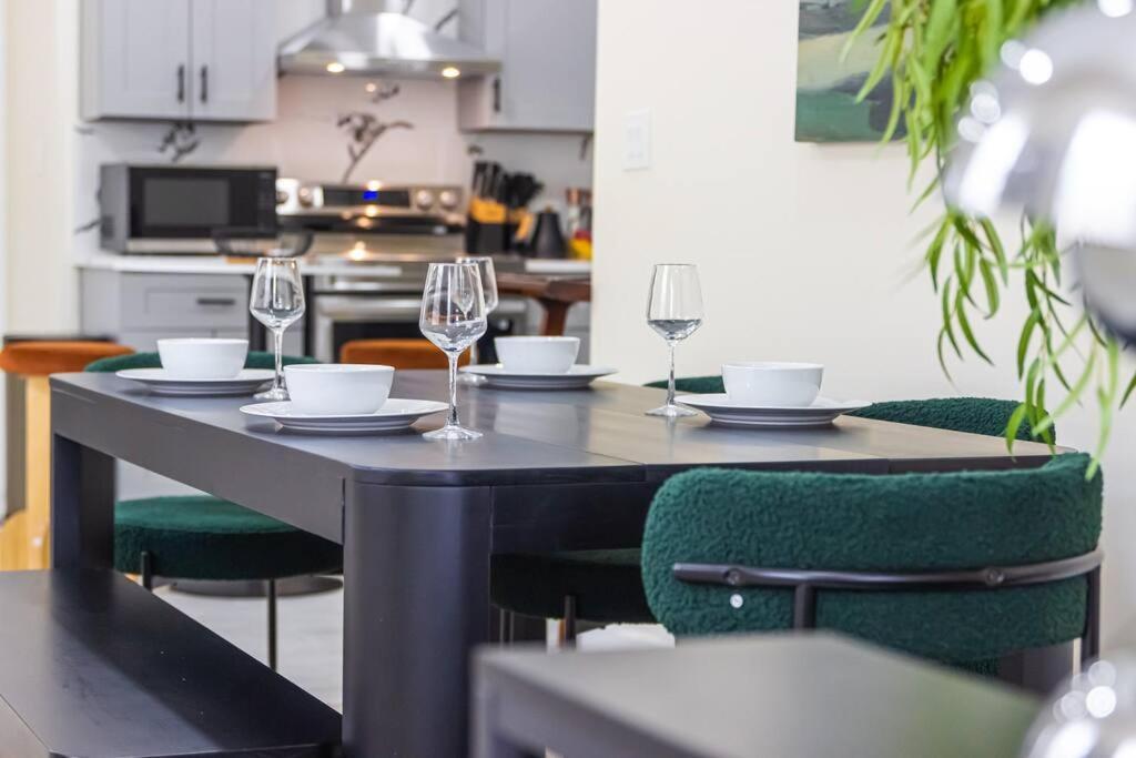 Hébergement de vacances Hideaway With King Bed, Games, Prime Location